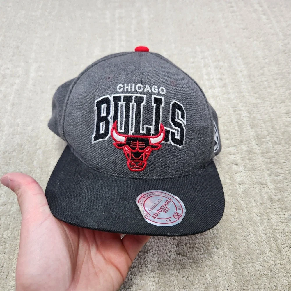 Mitchell & Ness Chicago Bulls Snapback Hat Mens Grey Black NBA Hardwood Classics